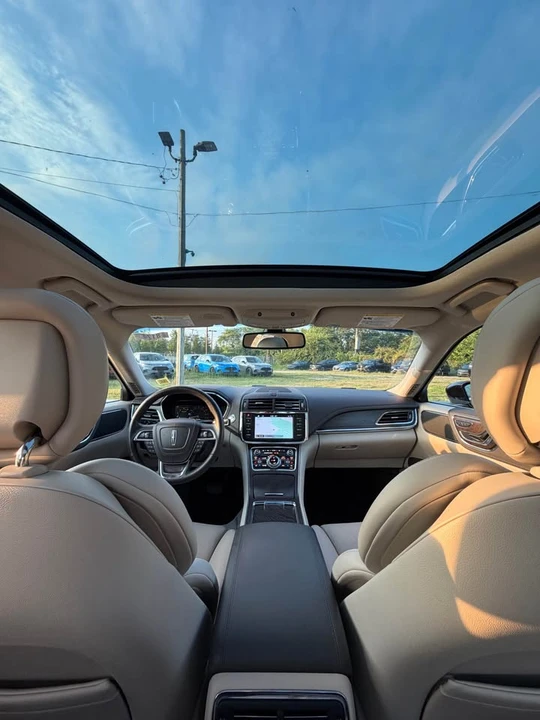 2018 Lincoln Continental 10th Gen - Image 2 of 11