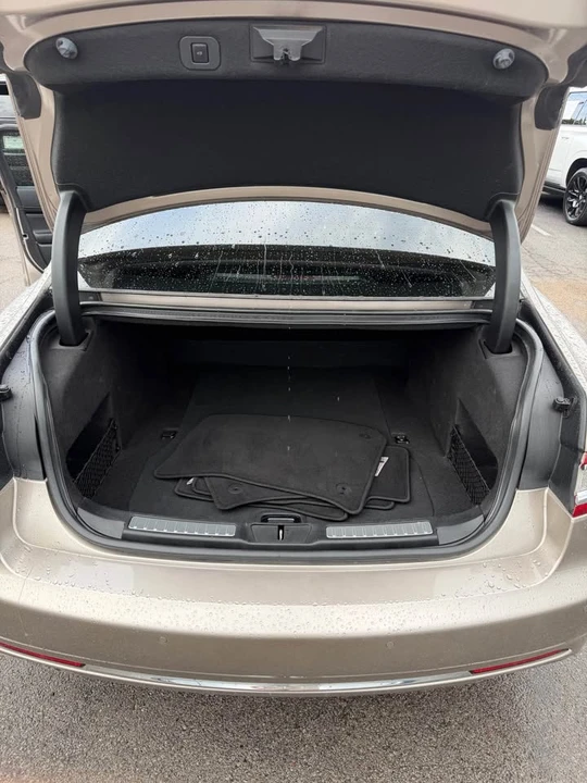 2018 Lincoln Continental 10th Gen - Image 8 of 10