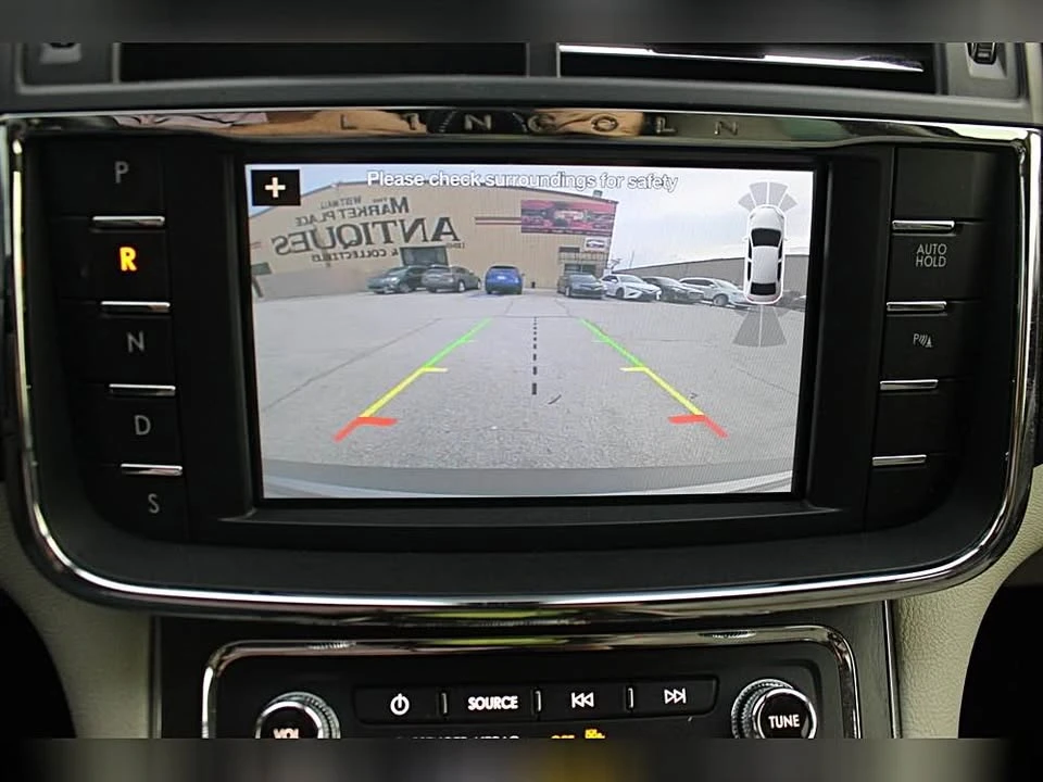 2018 Lincoln Continental 10th Gen - Image 17 of 20