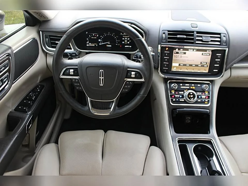 2018 Lincoln Continental 10th Gen - Image 13 of 20