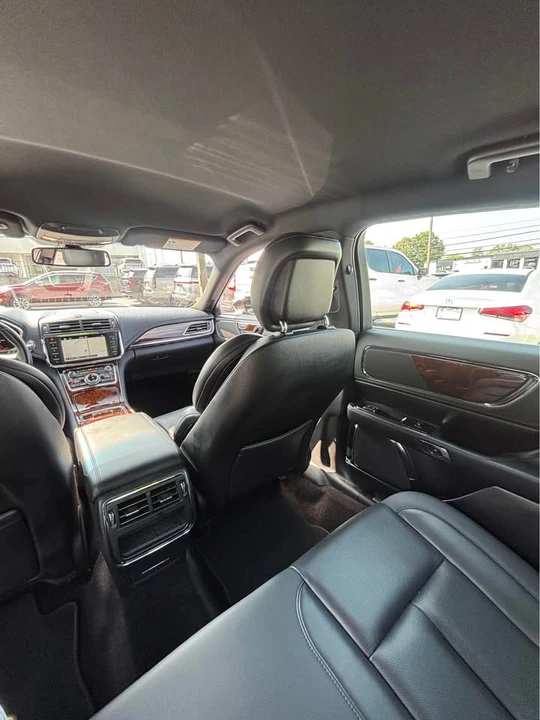 2018 Lincoln Continental 10th Gen - Image 9 of 11