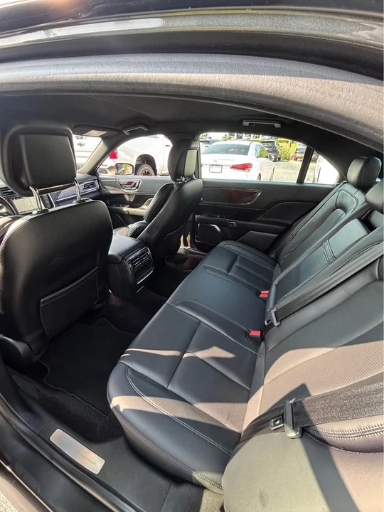2018 Lincoln Continental 10th Gen - Image 8 of 11