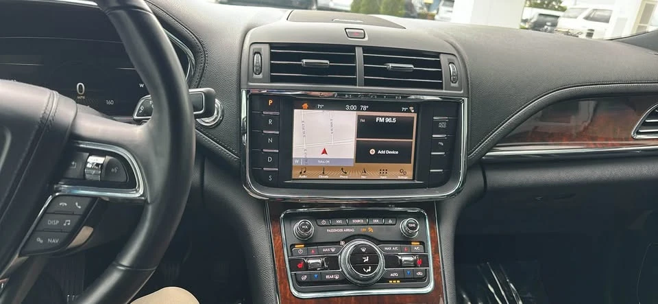 2018 Lincoln Continental 10th Gen - Image 12 of 13