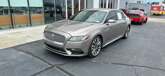 2018 Lincoln Continental Select Sedan 4D