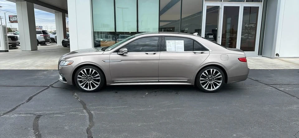 2018 Lincoln Continental 10th Gen - Image 2 of 13