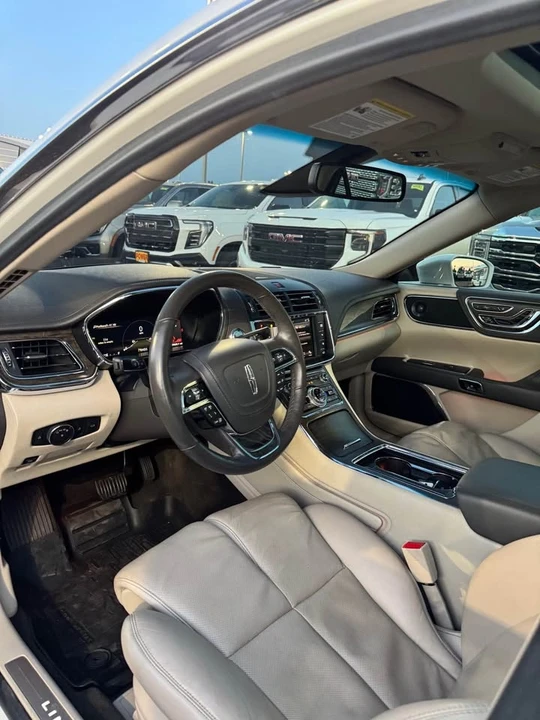 2018 Lincoln Continental 10th Gen - Image 8 of 10