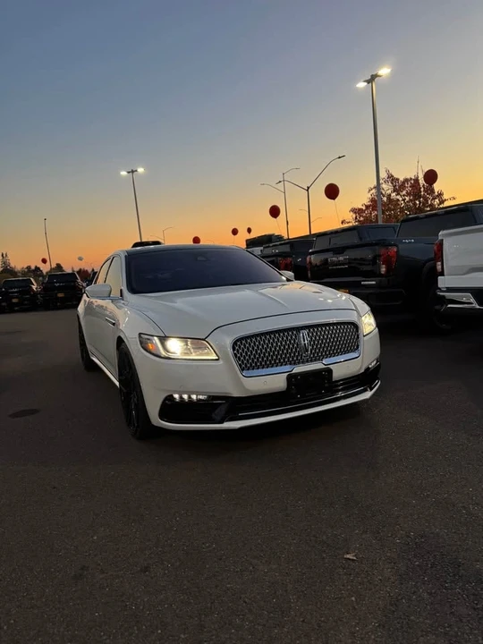 2018 Lincoln Continental 10th Gen - Image 2 of 10