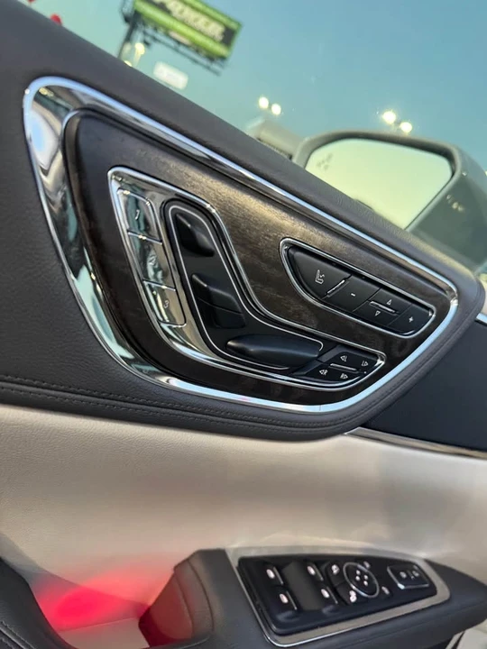 2018 Lincoln Continental 10th Gen - Image 9 of 10