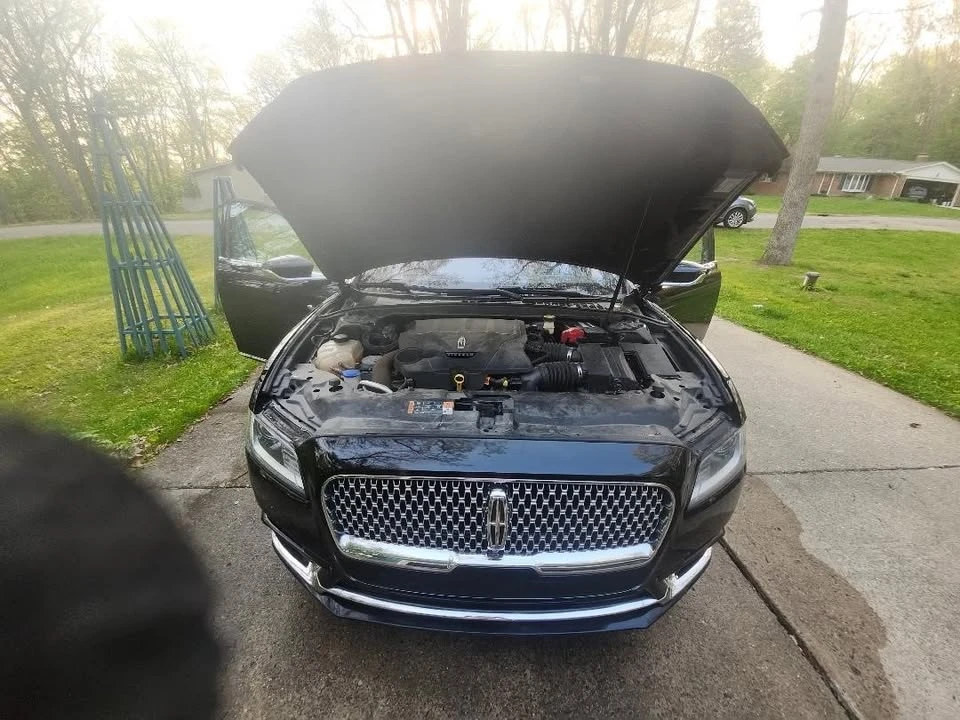2018 Lincoln Continental 10th Gen - Image 2 of 10
