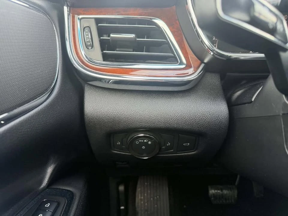 2018 Lincoln Continental 10th Gen - Image 12 of 13