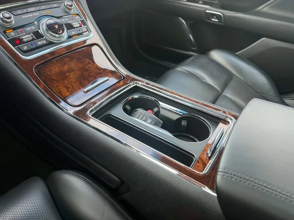 2018 Lincoln Continental 10th Gen - Image 11 of 13