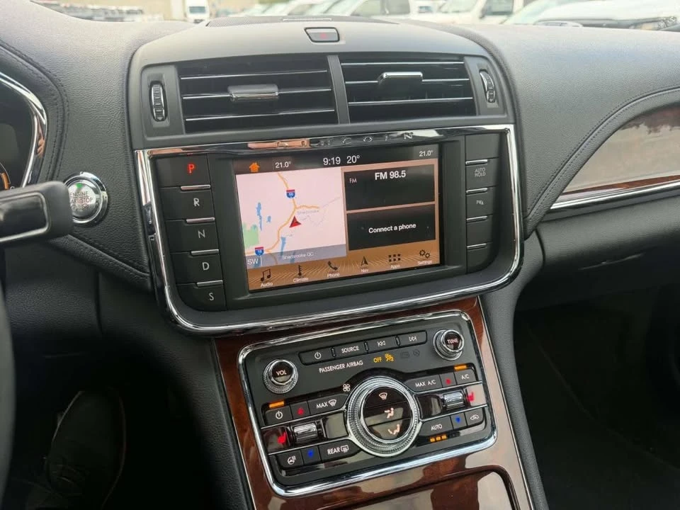 2018 Lincoln Continental 10th Gen - Image 10 of 13