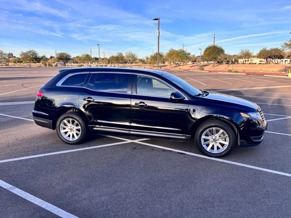 2018 Lincoln MKT - Image 2 of 21