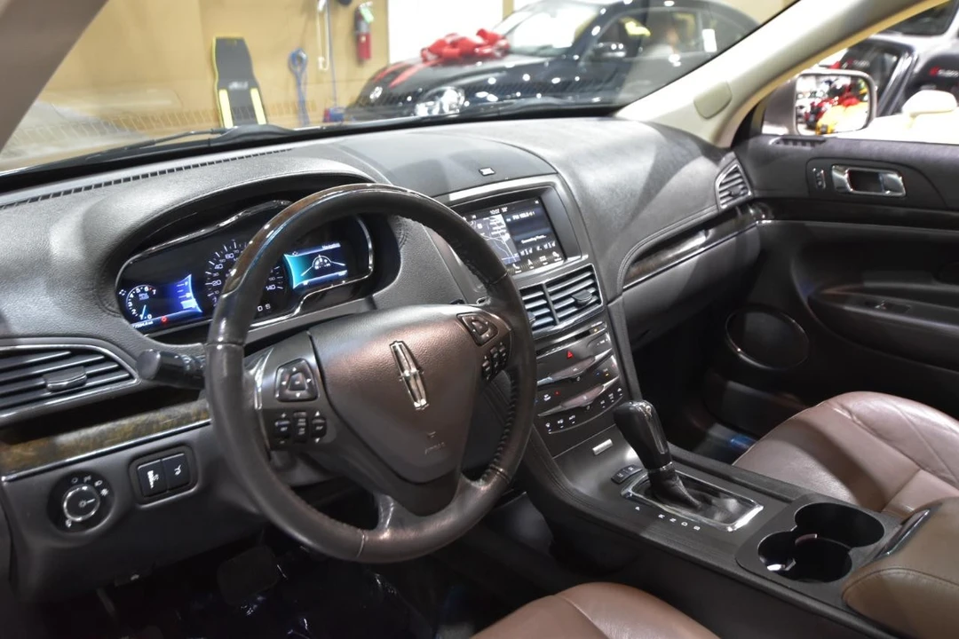 2018 Lincoln MKT - Image 16 of 31