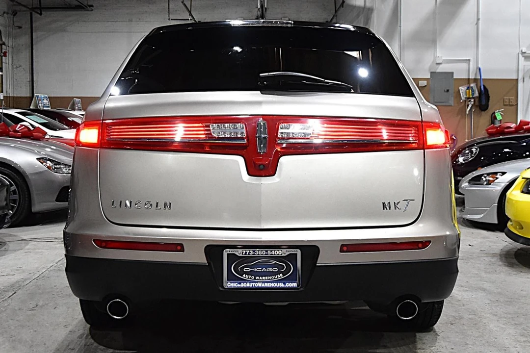 2018 Lincoln MKT - Image 8 of 31