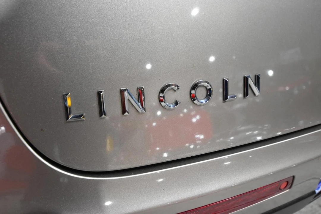 2018 Lincoln MKT - Image 9 of 31