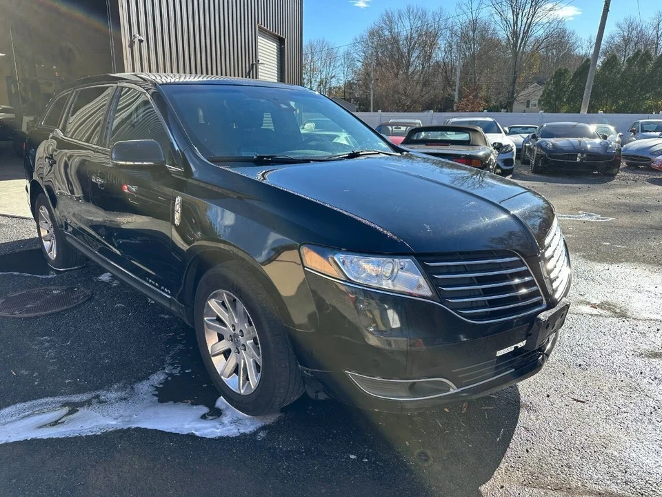 2018 Lincoln MKT - Image 2 of 11
