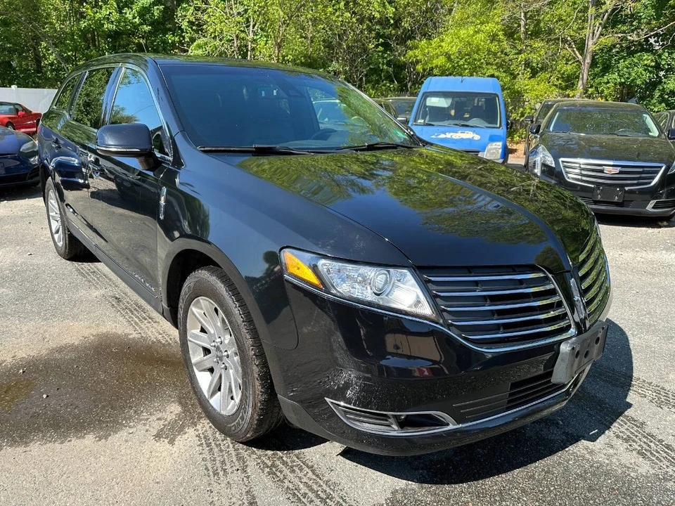 2018 Lincoln MKT - Image 2 of 17