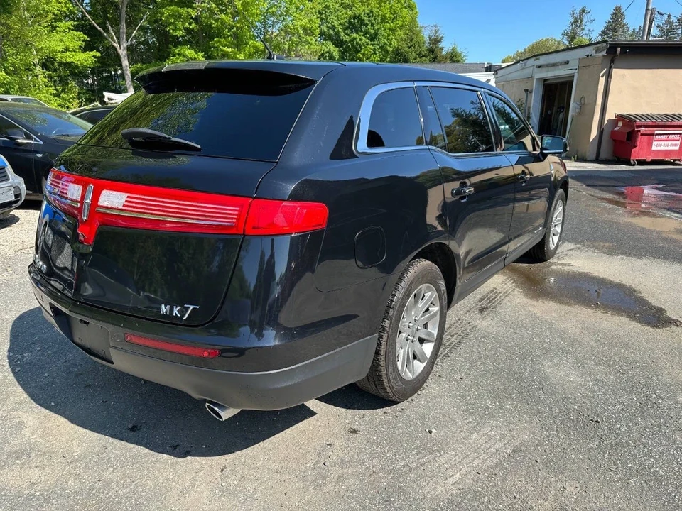 2018 Lincoln MKT - Image 6 of 17