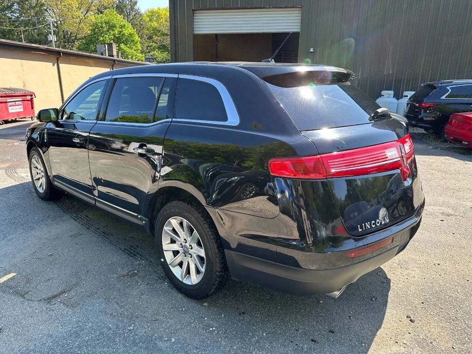 2018 Lincoln MKT - Image 4 of 17