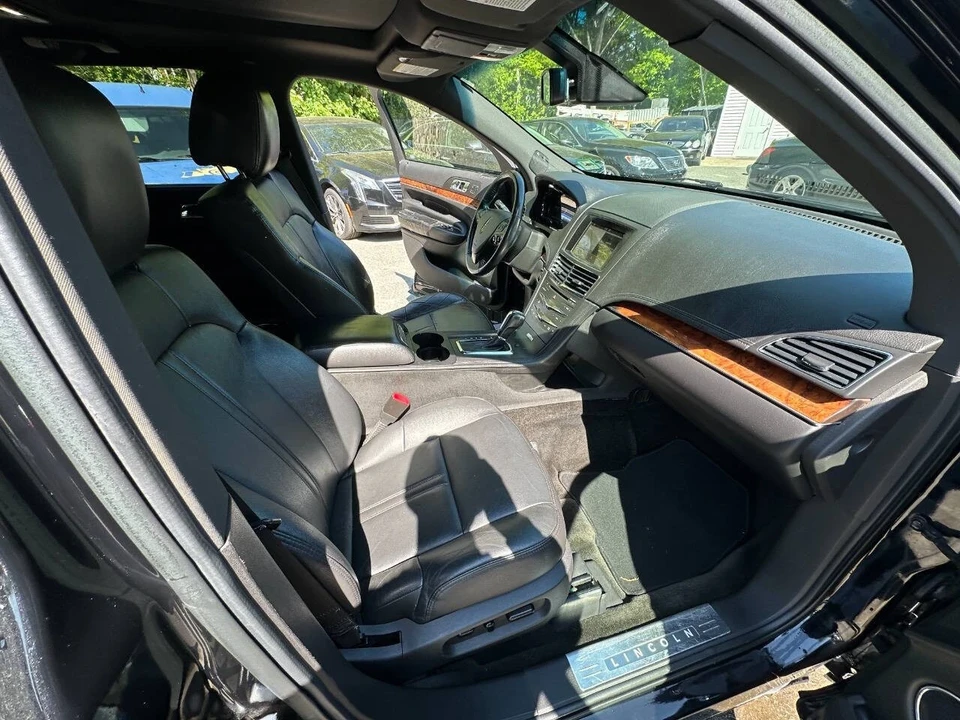2018 Lincoln MKT - Image 13 of 17