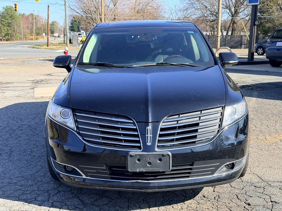 2018 Lincoln MKT - Image 2 of 21