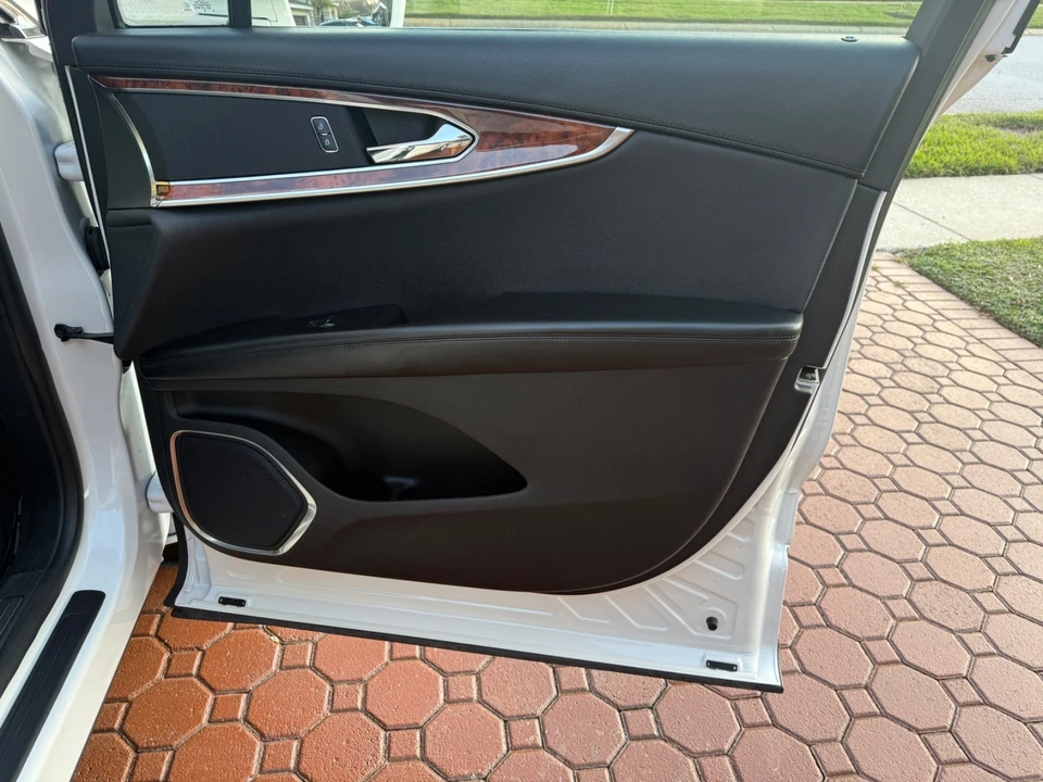 2018 Lincoln MKX - Image 12 of 21