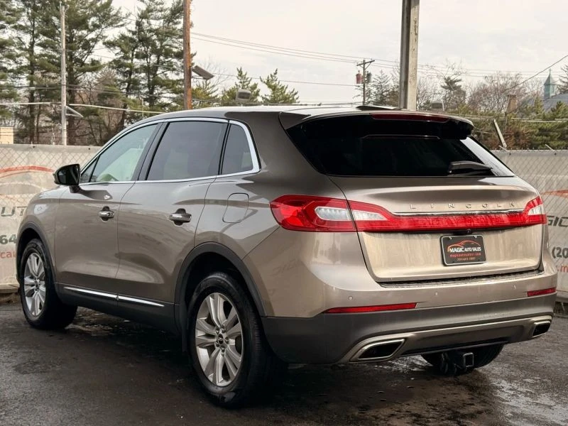 2018 Lincoln MKX - Image 11 of 12
