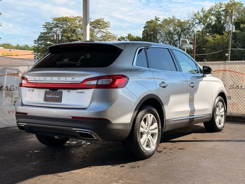 2018 Lincoln MKX - Image 9 of 12