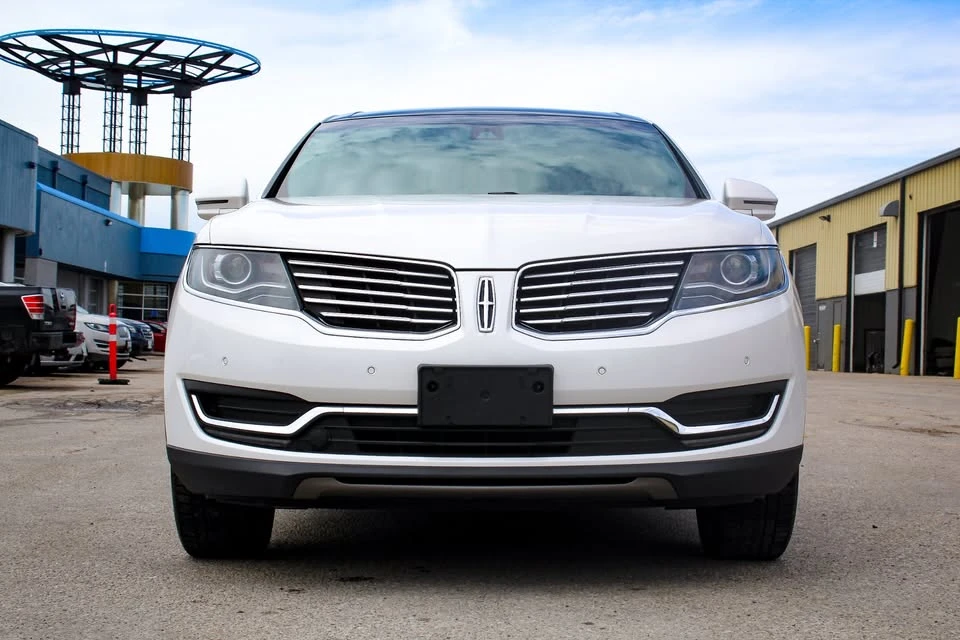 2018 Lincoln MKX - Image 2 of 18
