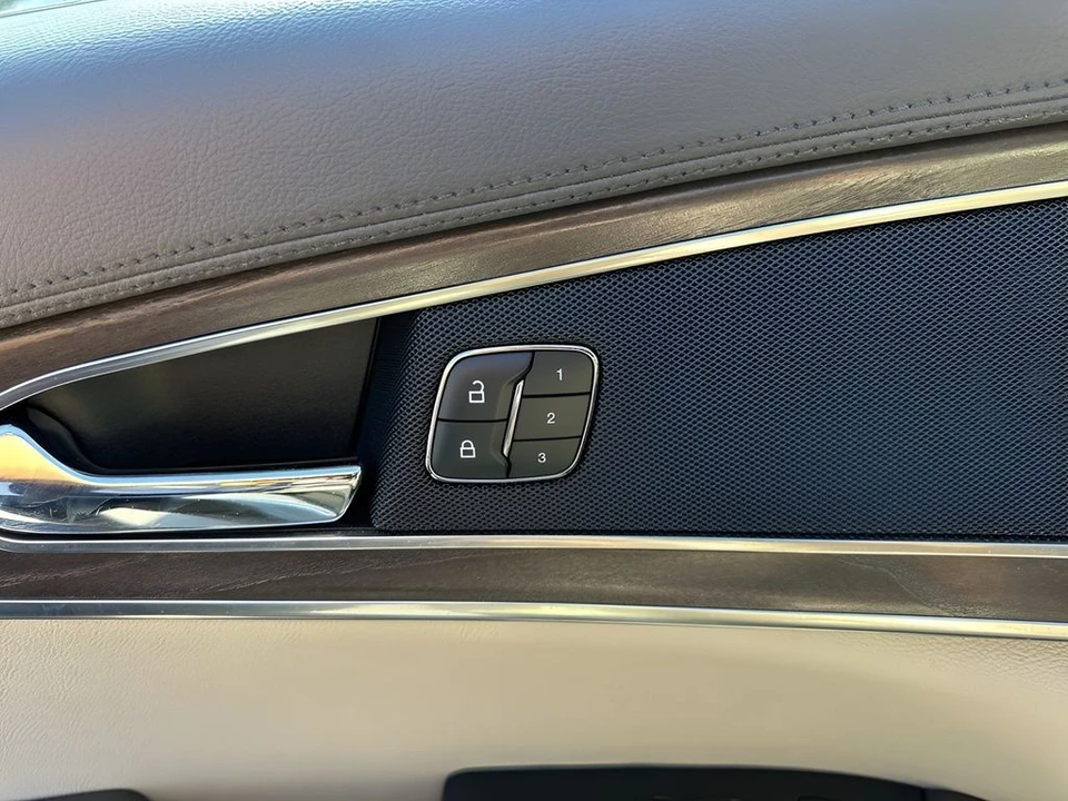2018 Lincoln MKX - Image 11 of 12