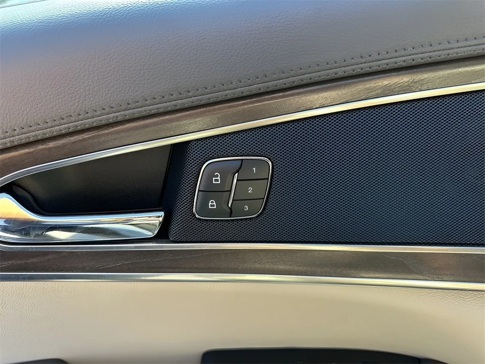 2018 Lincoln MKX - Image 11 of 12