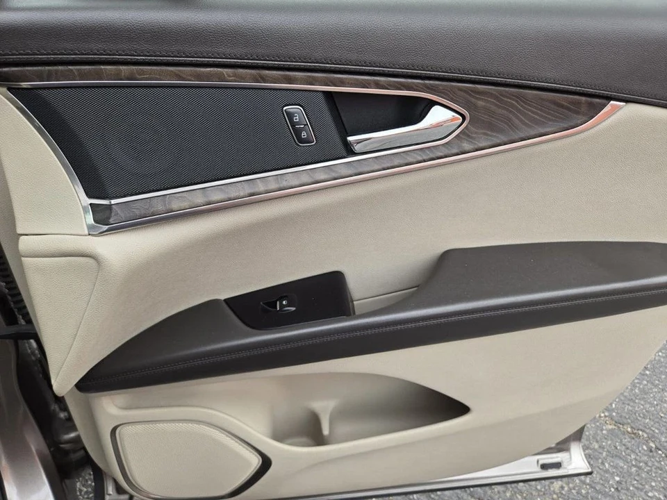 2018 Lincoln MKX - Image 16 of 21