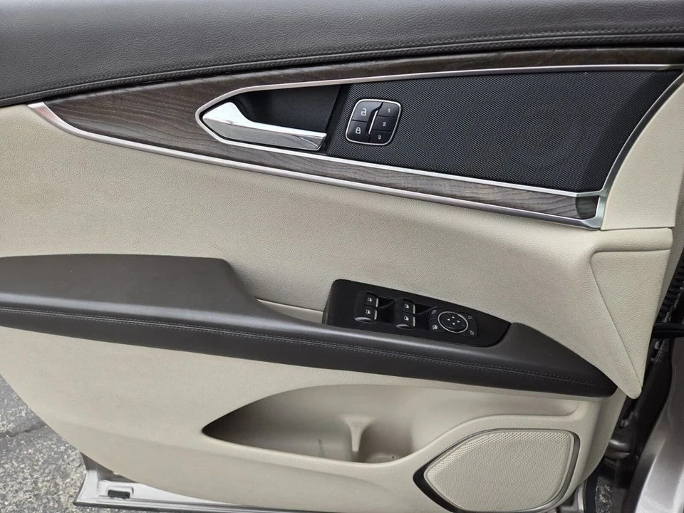 2018 Lincoln MKX - Image 17 of 21