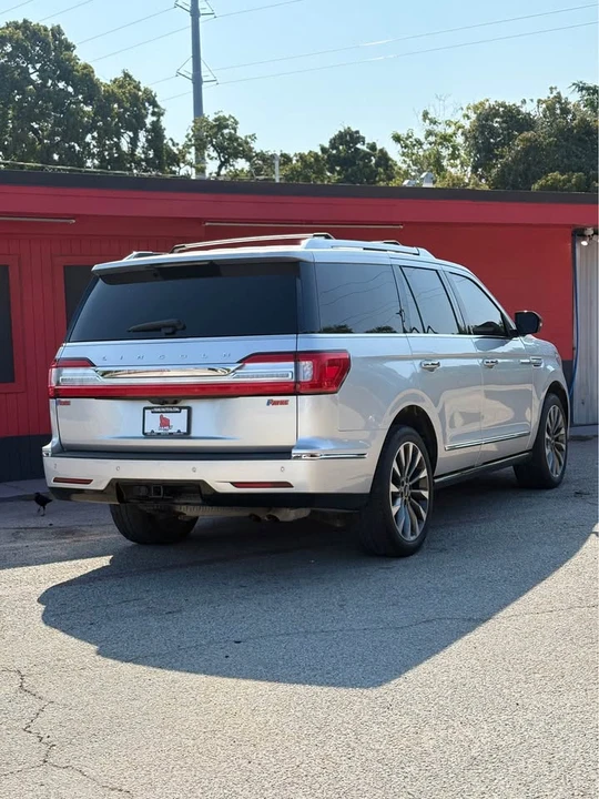 2018 Lincoln Navigator 4th Gen - Image 11 of 12
