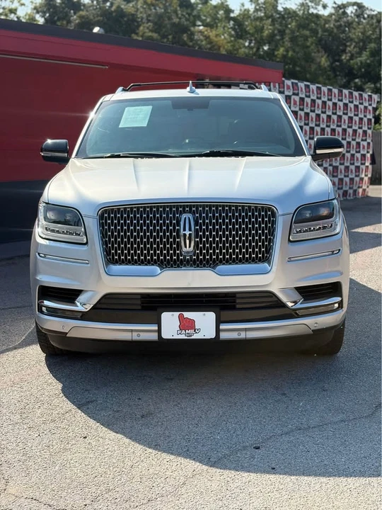 2018 Lincoln Navigator 4th Gen - Image 2 of 12