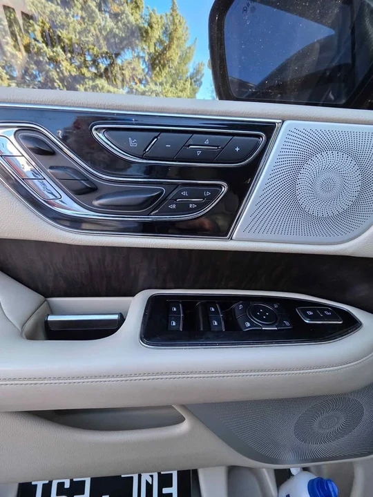 2018 Lincoln Navigator 4th Gen - Image 8 of 10