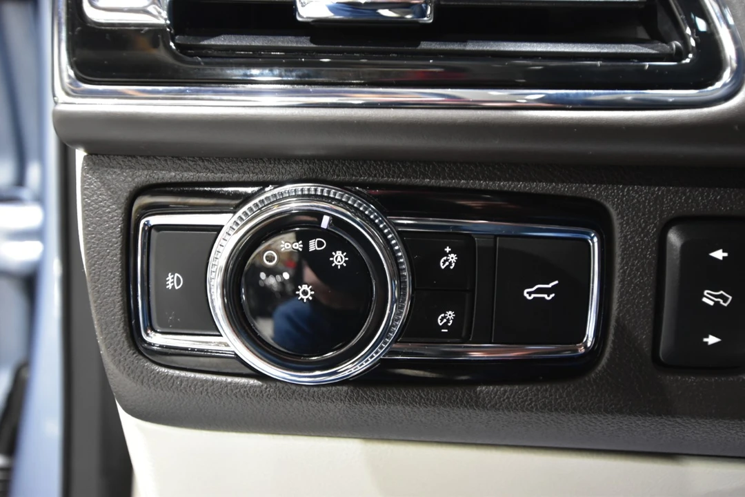 2018 Lincoln Navigator 4th Gen - Image 16 of 21
