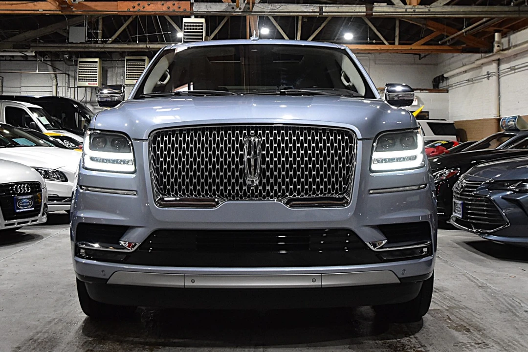 2018 Lincoln Navigator 4th Gen - Image 2 of 12