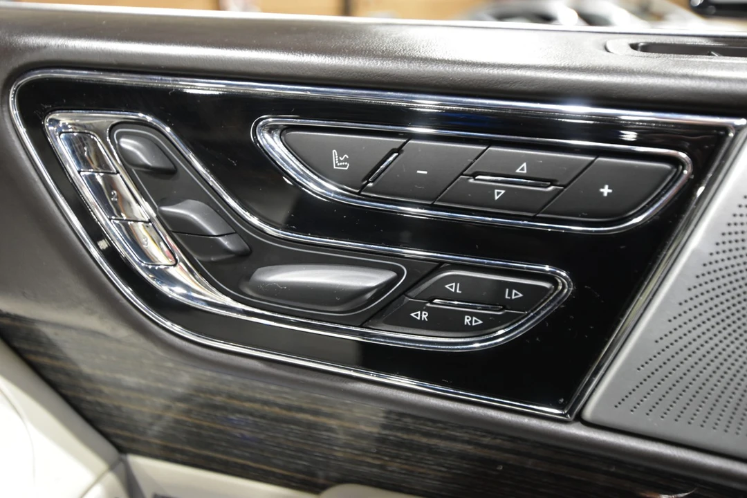 2018 Lincoln Navigator 4th Gen - Image 14 of 21