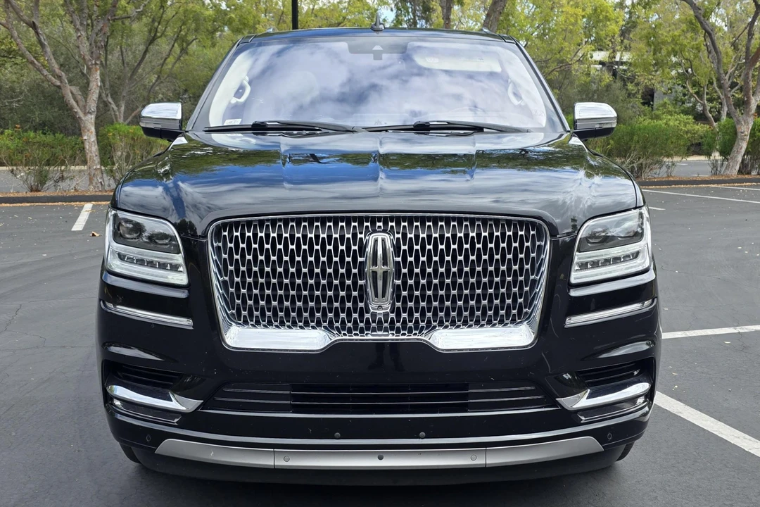 2018 Lincoln Navigator 4th Gen - Image 2 of 31