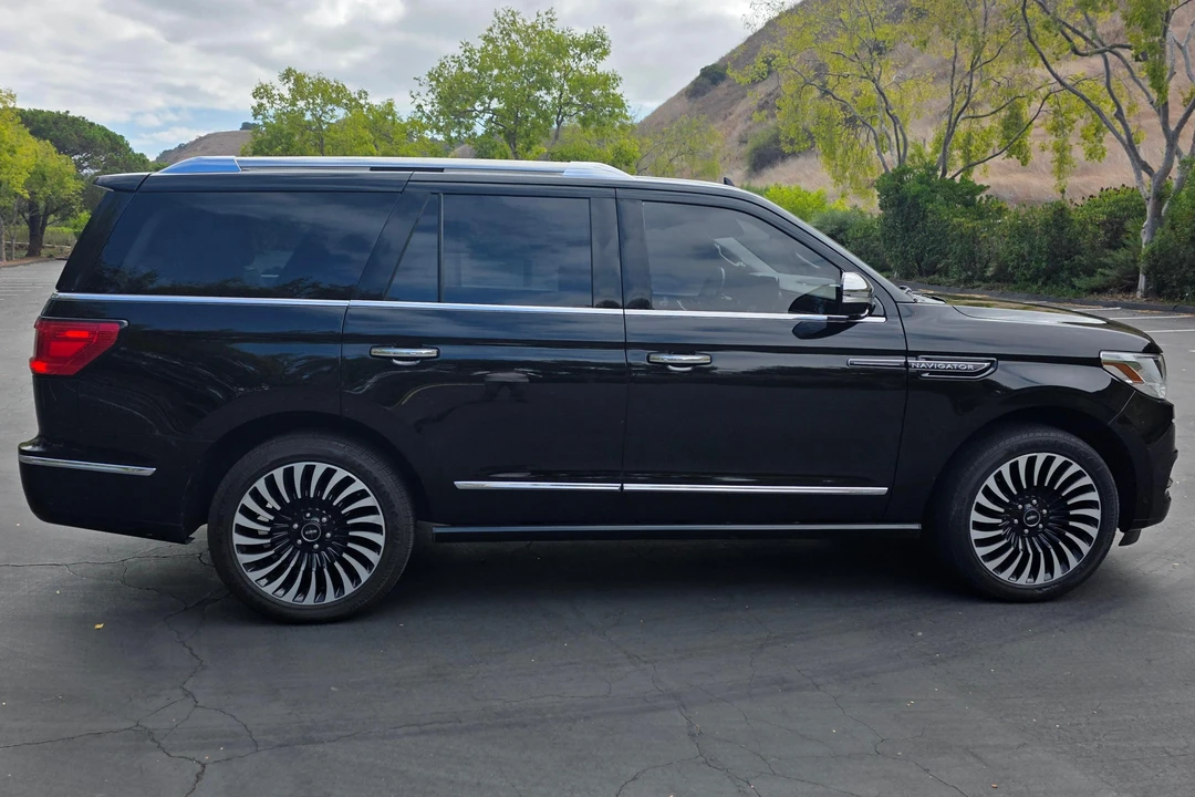 2018 Lincoln Navigator 4th Gen - Image 3 of 31