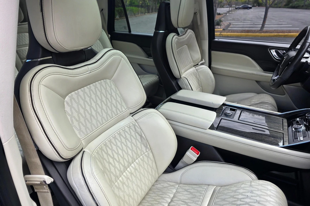 2018 Lincoln Navigator 4th Gen - Image 24 of 31