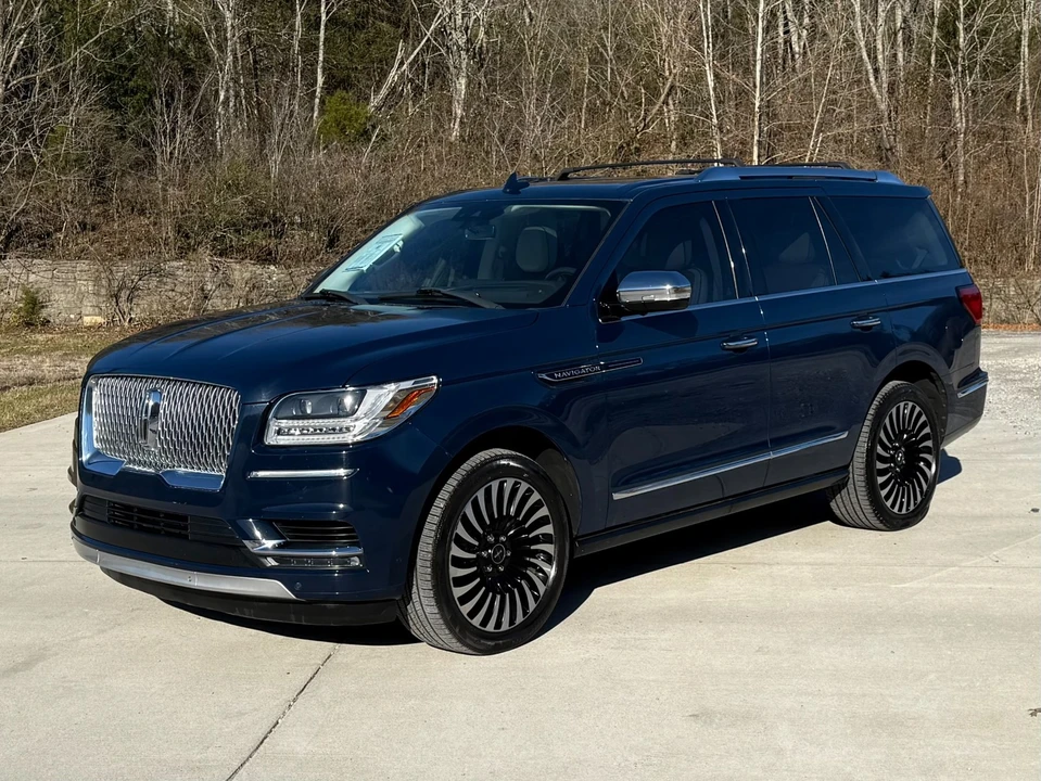2018 Lincoln Navigator 4th Gen - Image 2 of 12