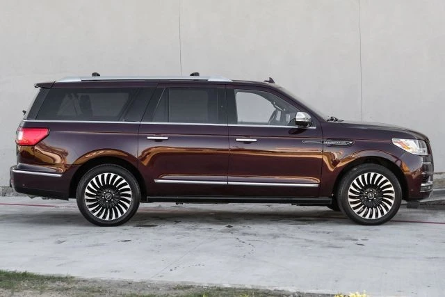 2018 Lincoln Navigator 4th Gen - Image 9 of 21