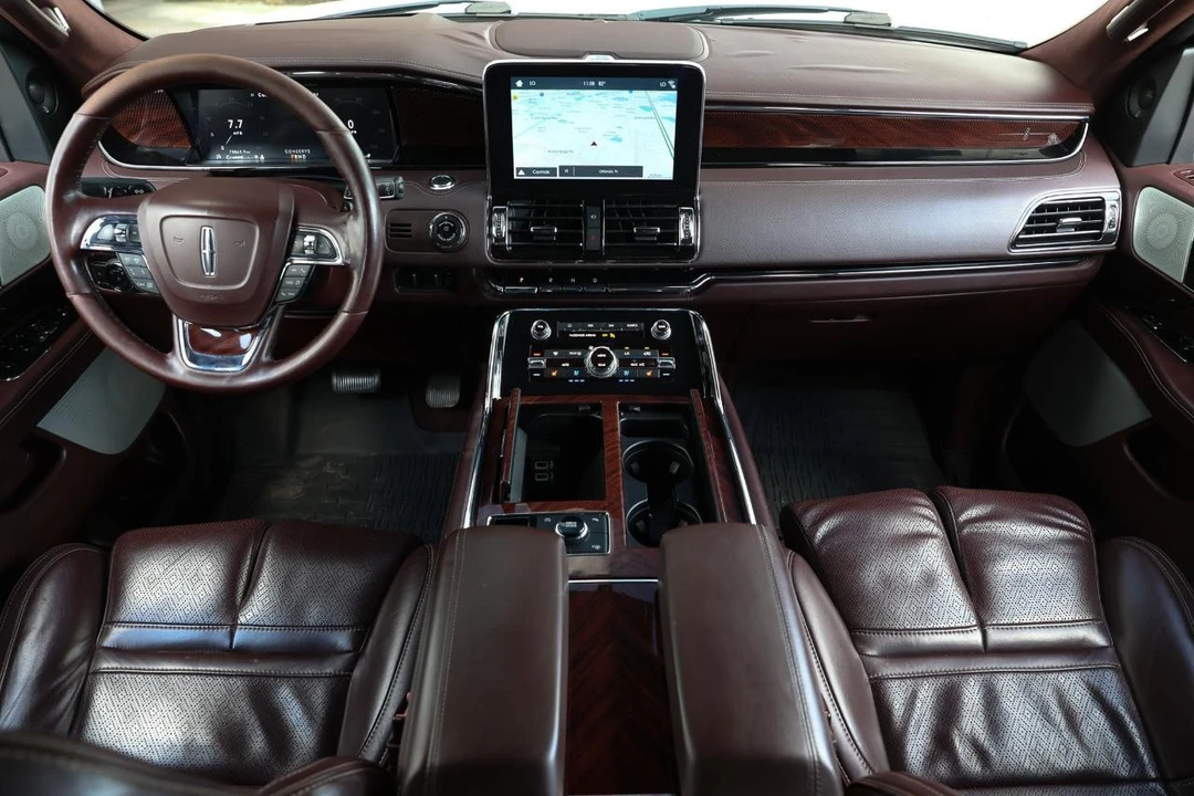 2018 Lincoln Navigator 4th Gen - Image 2 of 12