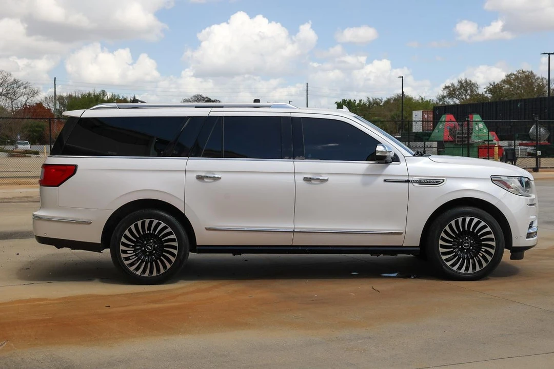 2018 Lincoln Navigator 4th Gen - Image 15 of 21
