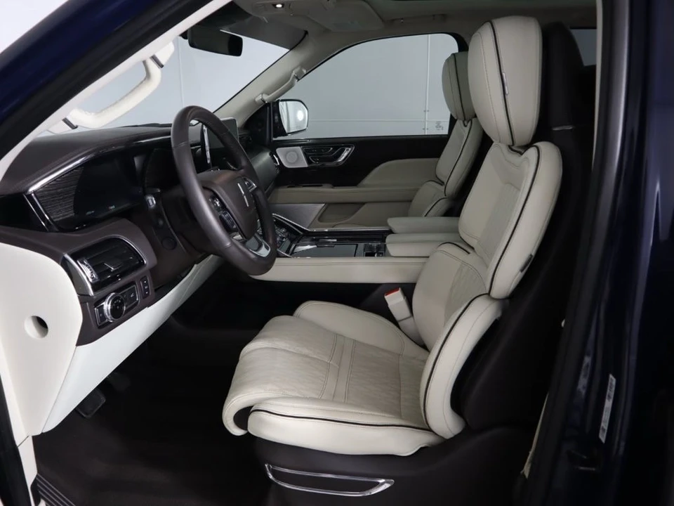 2018 Lincoln Navigator 4th Gen - Image 11 of 17