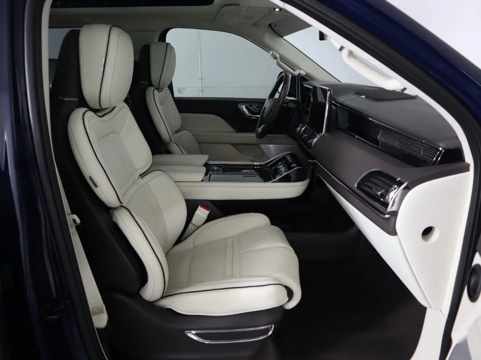 2018 Lincoln Navigator 4th Gen - Image 8 of 17