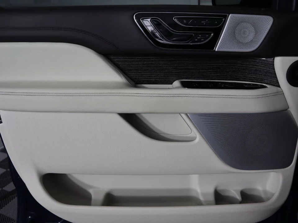 2018 Lincoln Navigator 4th Gen - Image 12 of 17